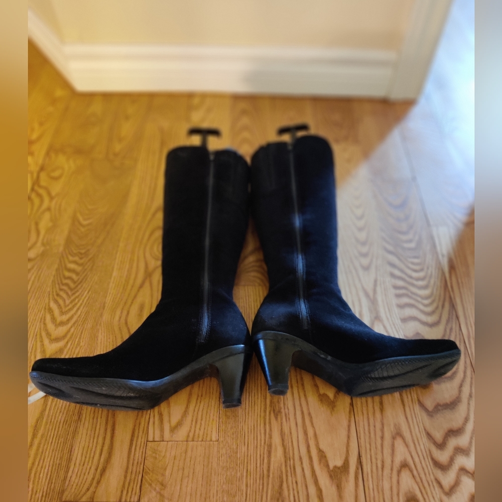 Beautiful La Canadienne Genuine Black Suede Tall Boots, EUC, 7.5